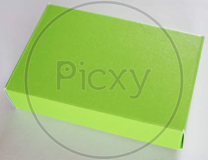Green Yellow Paper Box