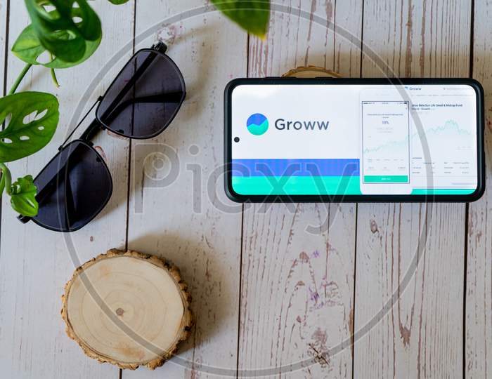 Indian Startup Unicorn App Groww Funded Recenlty On A Phone Placed On A Wooden Table With Sunglasses Nearby Provides An Easy Way To Buy Mutual Funds Easily And Directly For Investment And Investing