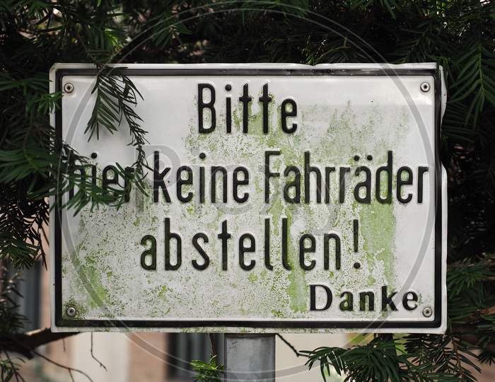 Bitte Hier Keine Fahrraeder Abstellen (Please Do Not Park Bicycles Here) Sign