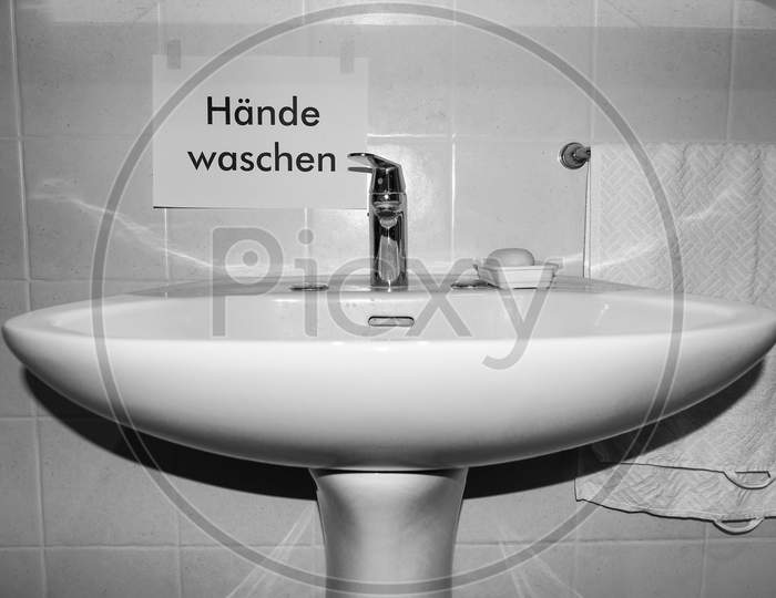 Haende Waschen (Wash Your Hands) Sign