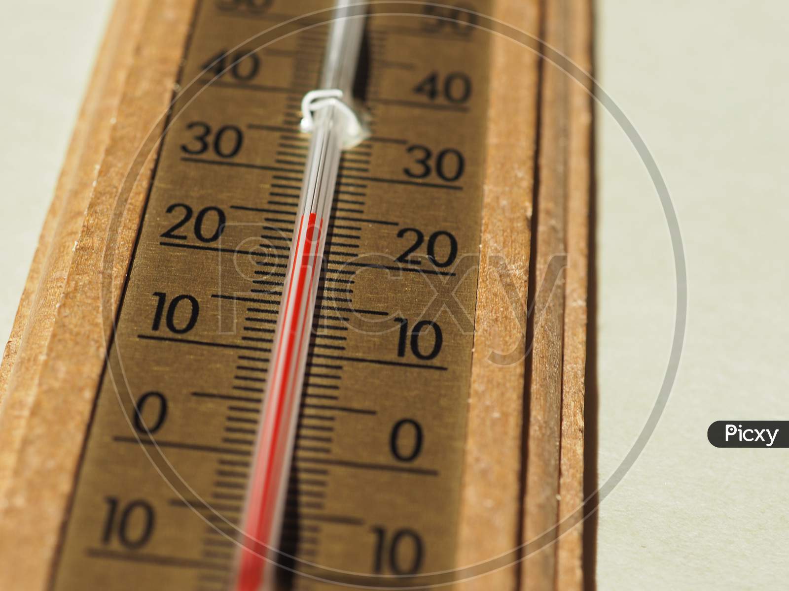 How Does a Thermometer Measure Air Temperature?