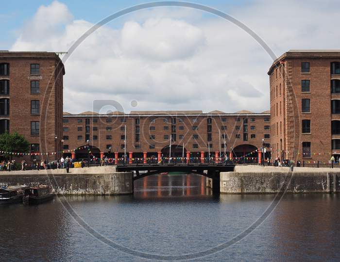 Liverpool, Uk - Circa June 2016: The Albert Dock Complex Of Dock Buildings And Warehouses