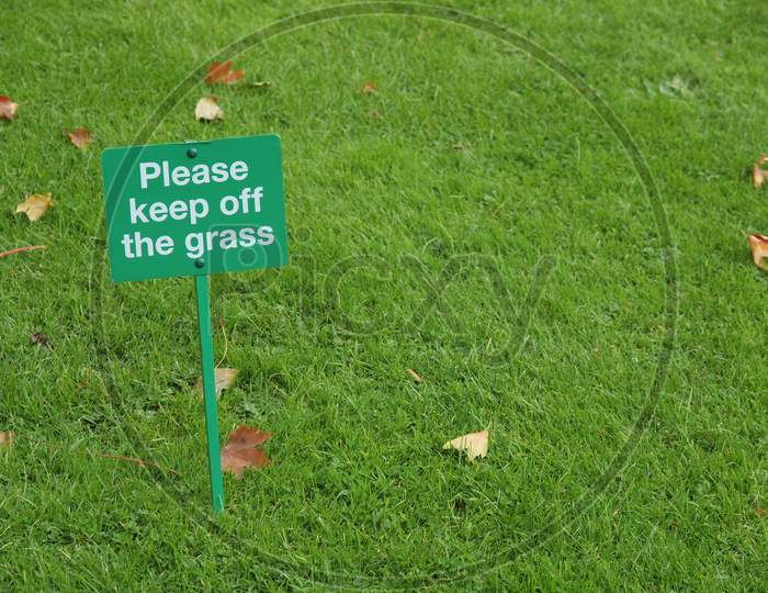 Keep Off The Grass Sign