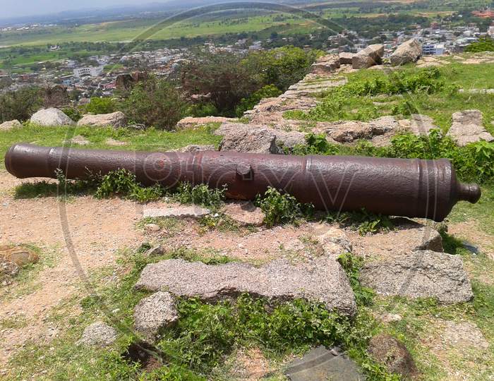 Bhuvanagiri Fort ruins cannon