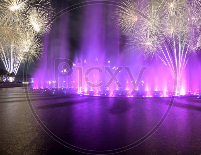 13 Th November 2020, The Pointe ,Dubai. View Of The Spectacular Fireworks And The Colorful Dancing Fountains During The Diwali Celebration At The Pointe Palm Jumeirah, Dubai , Uae.