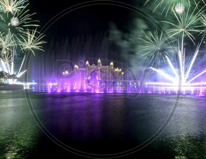 13Th November 2020 ,The Pointe ,Dubai. View Of The Spectacular Fireworks And The Colorful Dancing Fountains During The Diwali Celebration At The Pointe Palm Jumeirah, Dubai , Uae.