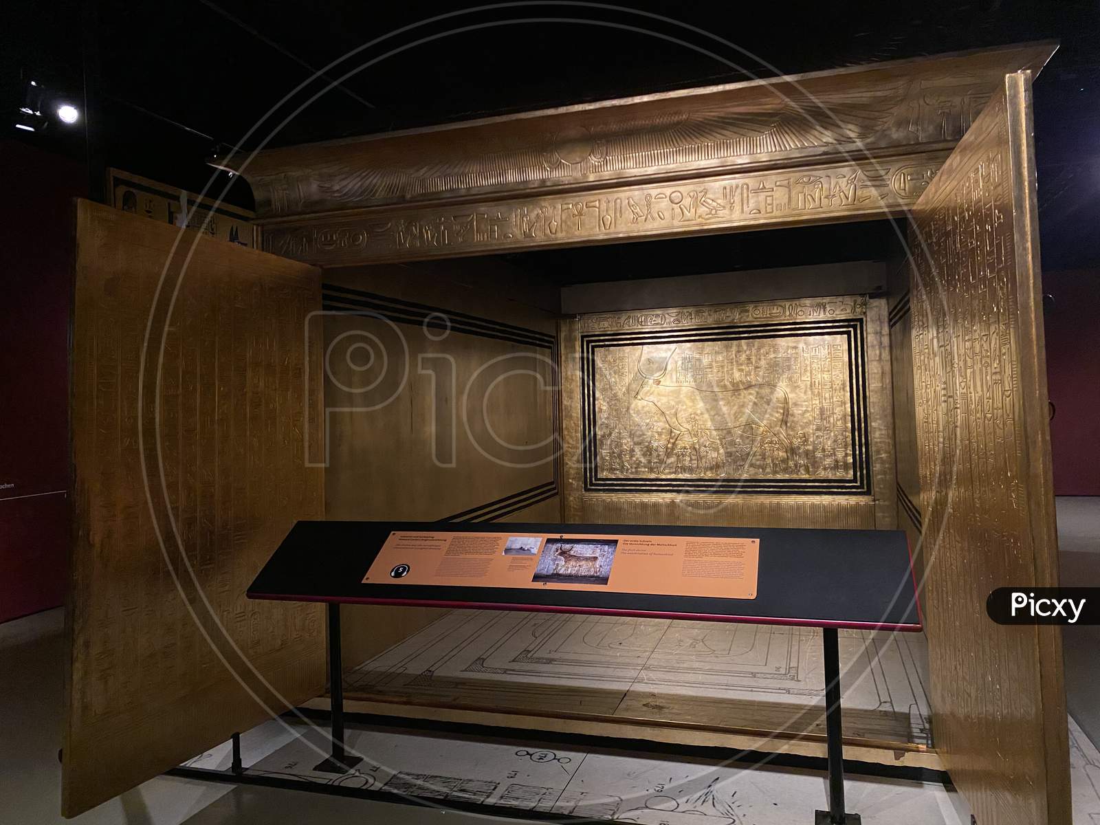 View Into Outer Golden Shrine Containing The Mummy And Sarcophagus Of Tutankhamun. 14.03.2021 - Oerlikon, Switzerland.