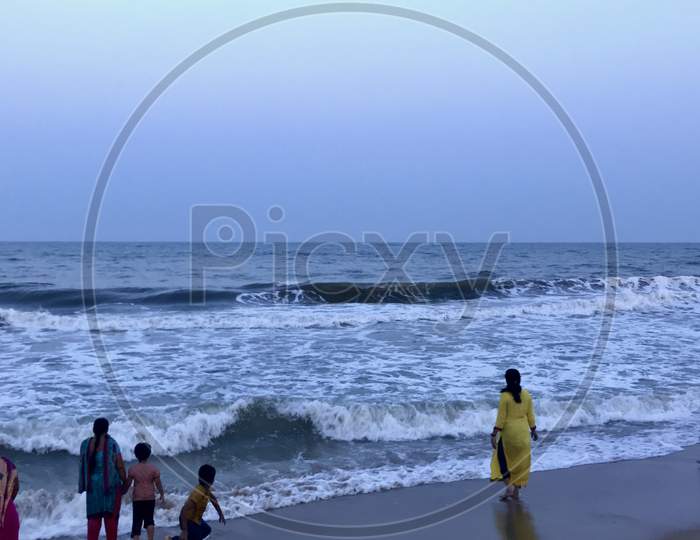 image-of-fast-flowing-beach-water-waves-in-front-of-people-vc264302-picxy