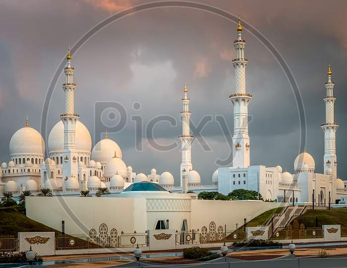 Sheikh Zayed Grand Mosque In Abu Dhabi, Ramadan Mubarak 2021