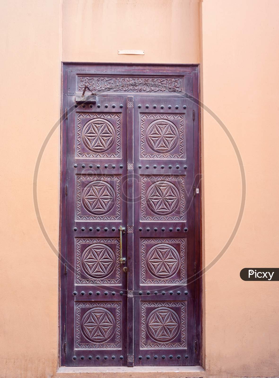 Feb 27Th, 2021, Bur Dubai, Uae. View Of A Old Vintage Door At The Grand Mosque Captured At Bur Dubai, Uae.