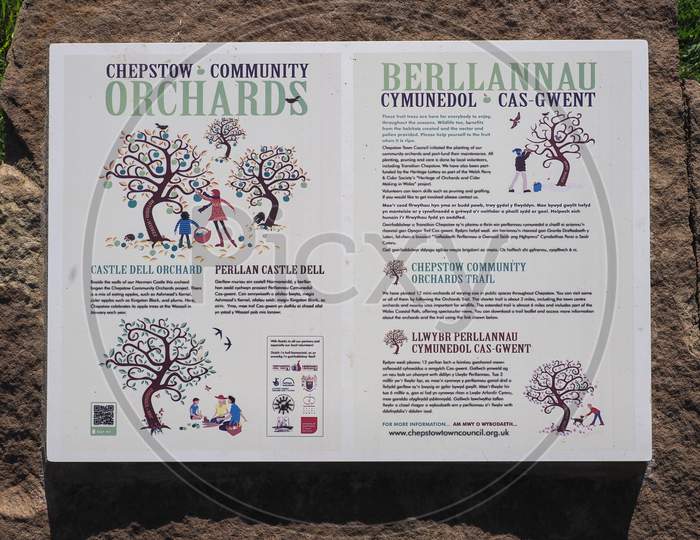 Chepstow, Uk - Circa September 2019: Community Orchards Sign (In English And Welsh)