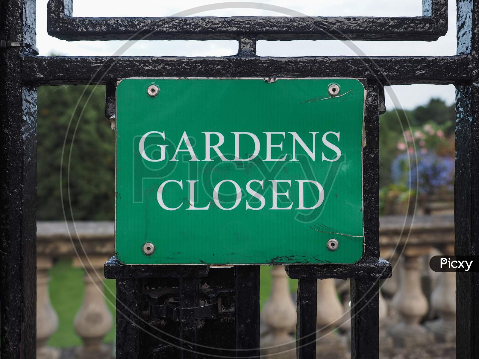 Image of Gardens Closed Sign BP872335 Picxy