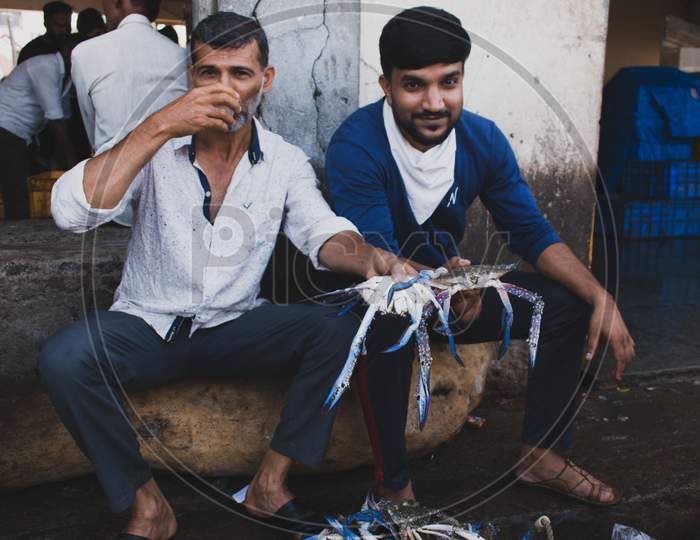 "Mangalore, Karnataka,India-April 1St 2021:Indian Fishermen Holding Gaint Chesapeake Bluecrab In Their Hand For Sale.