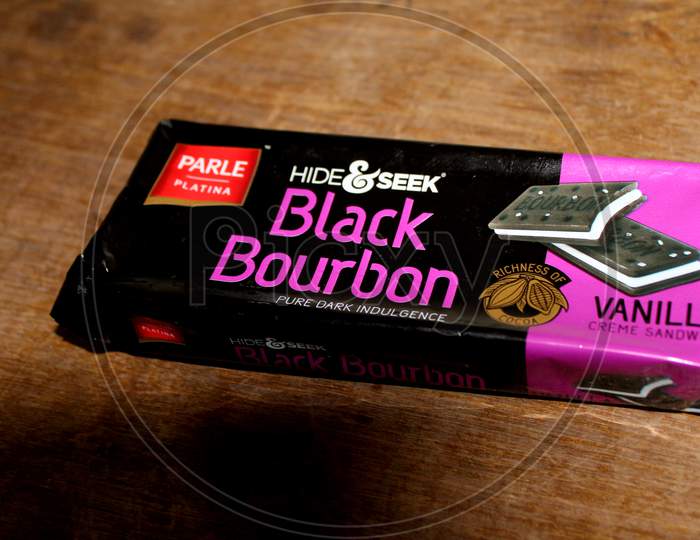 black bourbon biscuit packet