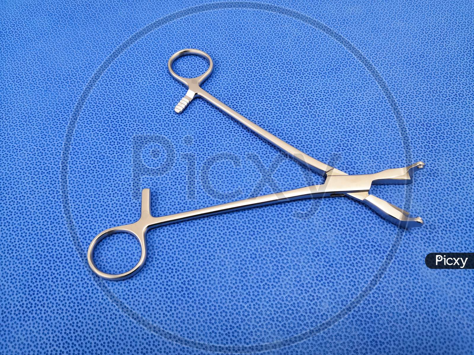 Rocker Forceps Using For Spinal Surgery