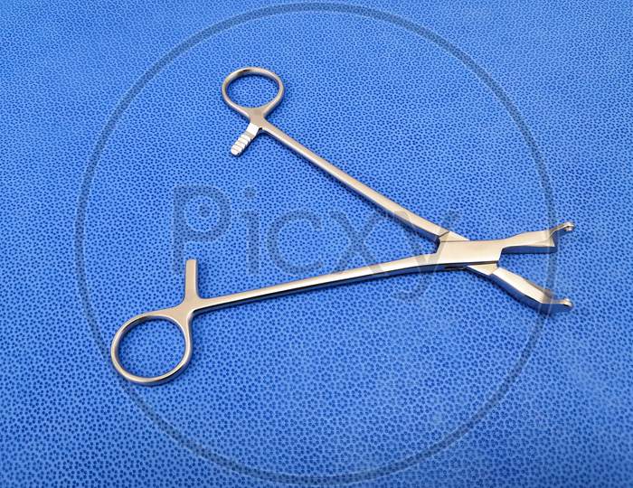 Rocker Forceps Using For Spinal Surgery