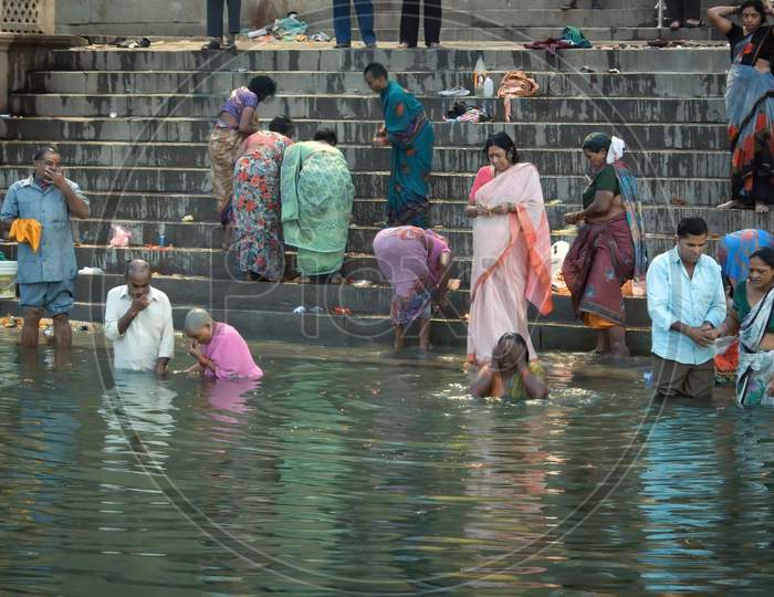 Varanasi, India - November 01, 2016: Hindu Family And Friends Take An Early Morning Dip In The Ganges At Varanasi To Pray And Wash Away Their Sins In A State Of Uttar Pradesh