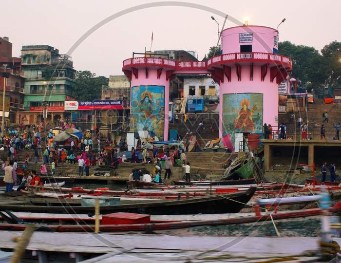 Varanasi, India - November 01, 2016: Dashashwamedh Ghat Is The Main Ghat On The Ganga River In Uttar Pradesh. It Is Located Close To Vishwanath Temple. People Participating In Holy Rituals.