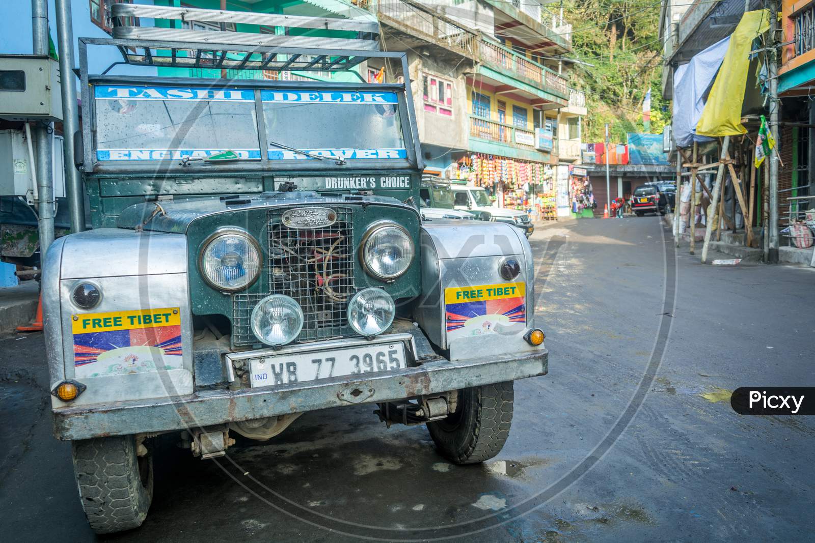 Land Rover Booking Center, Manebhanjan, Darjeeling, West Bengal, India