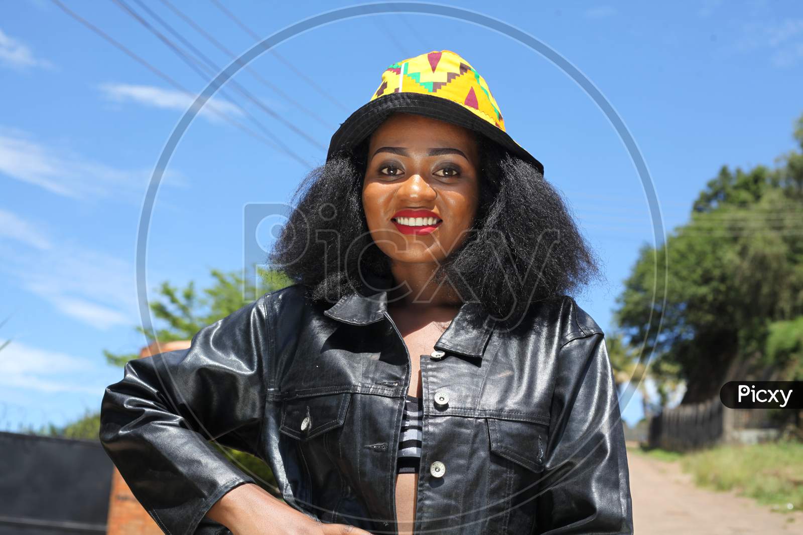 Beautiful Girl Poses For Camera In The City Stock Photo - Download Image  Now - 20-24 Years, Adult, Arts Culture and Entertainment - iStock