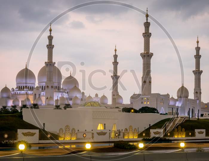 Capital Of Uae, Abu Dhabi 2 May 2021 : Sheikh Zayed Grand Mosque Before Sunrise View, One Of The Beautiful And Largest Masjid Located At Middle East.
