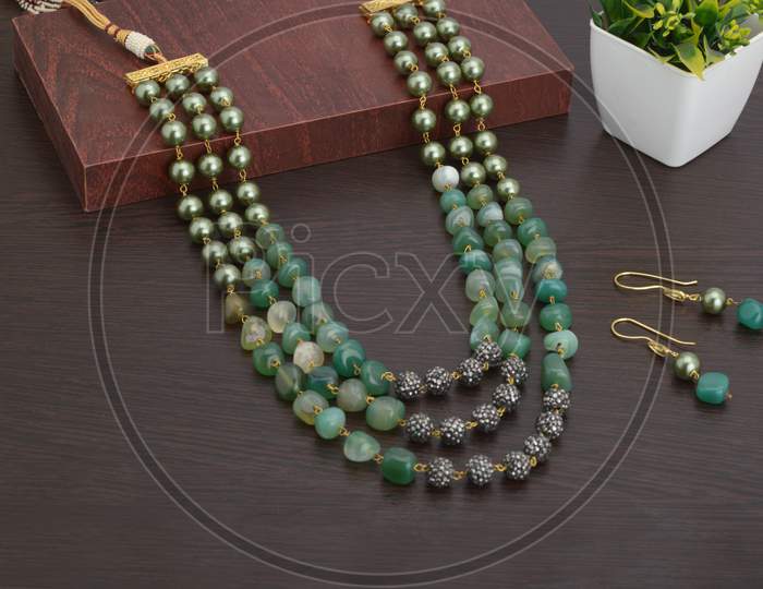 Indian Traditional Pearl Glass Beads Necklace jeweler With Earrings