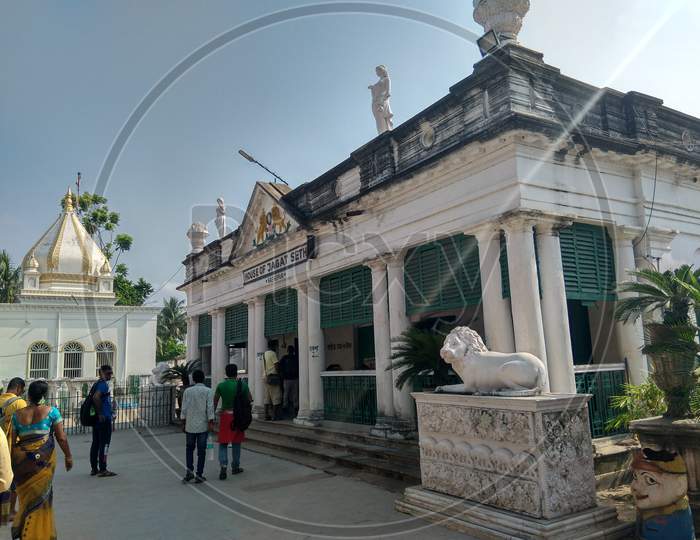 Image Of A Statue On Top Of House Of Jagat Seth Of Murshidabad OL236111