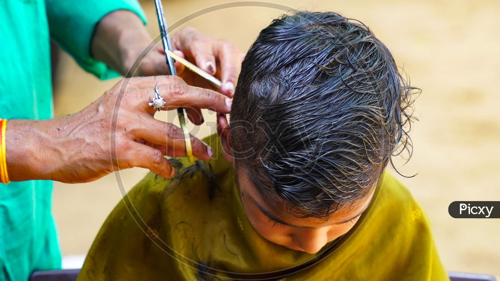 Dabwali, Haryana: Barbers from India turn heads with haircuts featuring  customers' favourite celebrities | The Independent