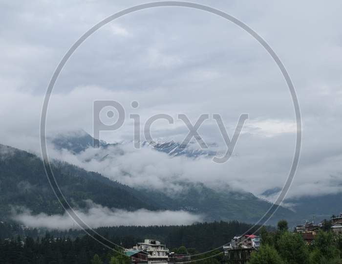 The Pictures of Scenic beauty of Himalayas in Manali and Rohtang.
