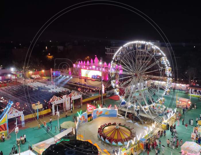 image-of-ferris-wheel-in-diwali-fair-dy878901-picxy