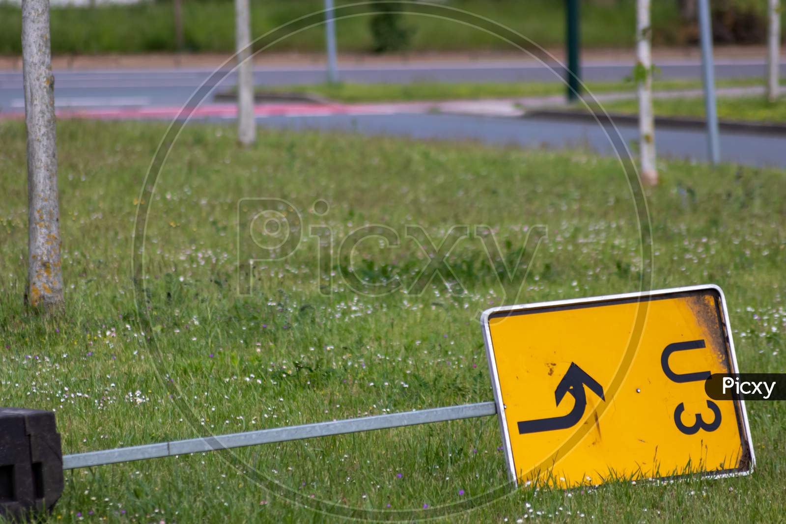 image-of-yellow-traffic-sign-for-redirection-on-urban-streets-forces