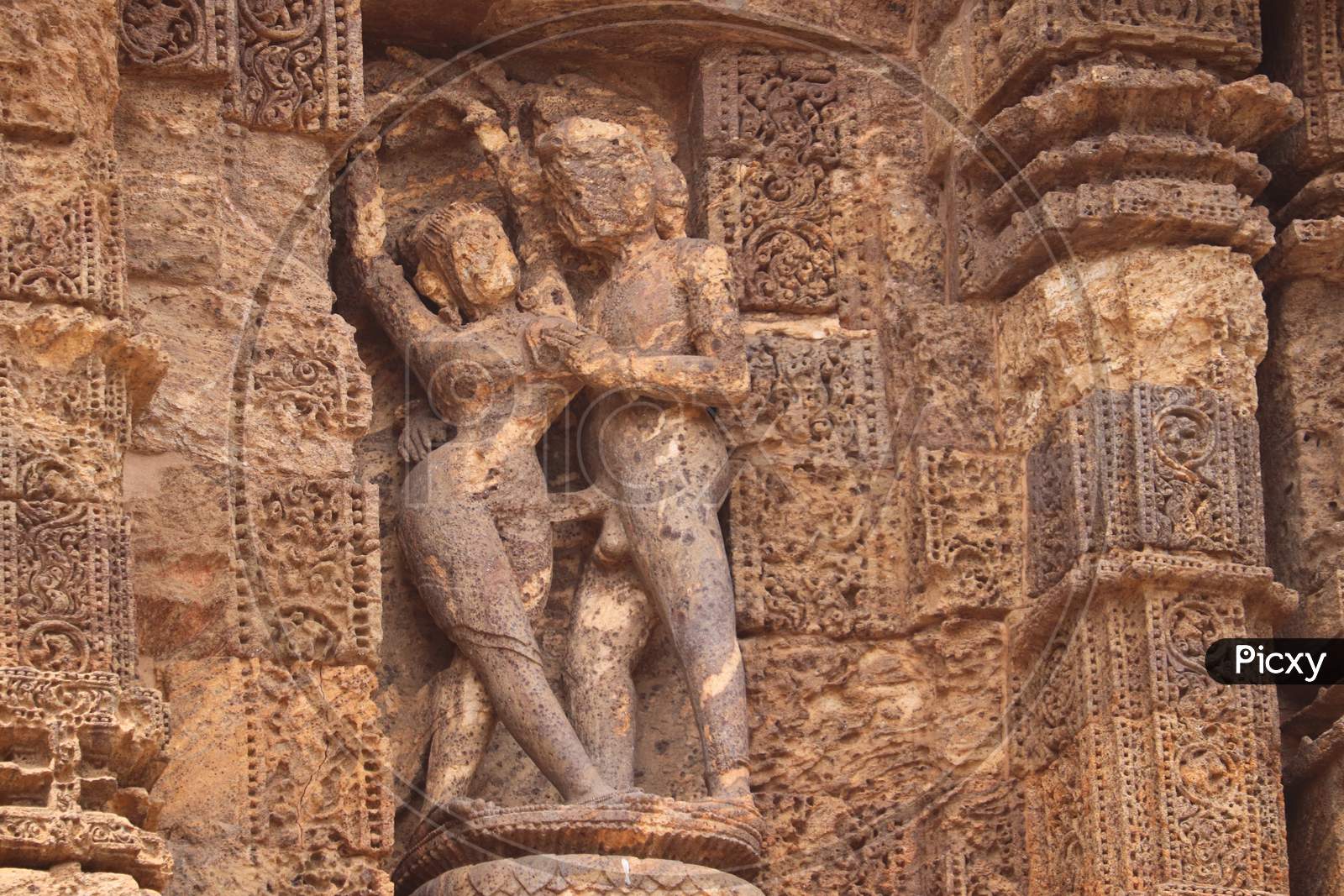 Image of The erotic sculptures of Konark Sun Temple representing kamasutra -SQ105821-Picxy