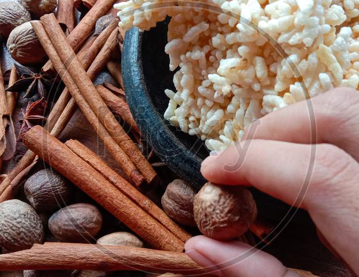 Photos Of Authentic Indonesian Spices Such As Cinnamon, Anise, Cumin And Nutmeg