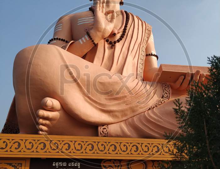 Mahatma Basaweshar in sitting pose statue situated at Kalyan