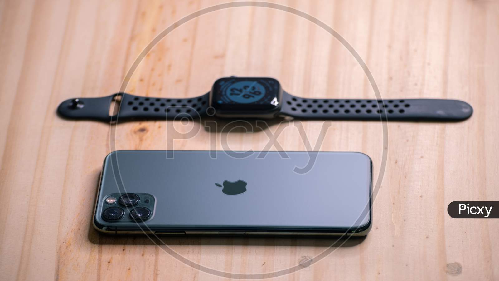 Ook Regelmatigheid brandwond Image of Galle, Sri Lanka - 02 19 2021: Apple Iphone 11 Pro Max And Apple  Watch Series 6 Lay Flat On A Wooden Table, Luxury And Lifestyle  Concept.-OQ934981-Picxy
