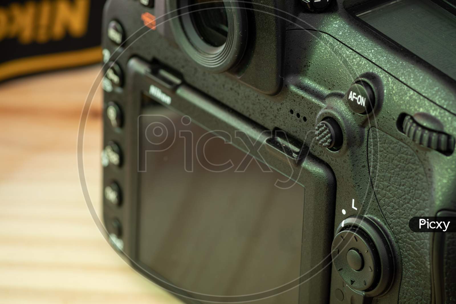 Modern Dslr Touch Display And Viewfinder With Back Dials In Focus, Build With Extremely Durable Rugged Magnesium Alloy And Carbon Fiber Materials.