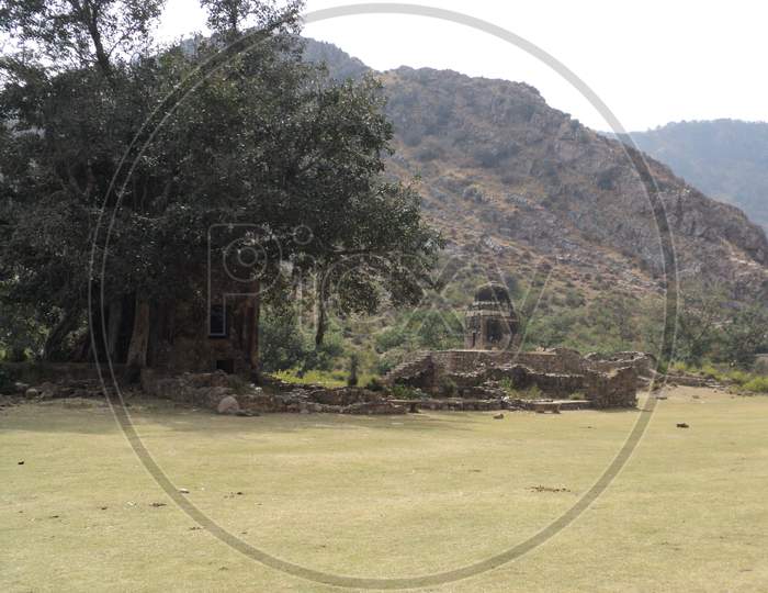 A picture of campus of the Bhangarh fort.