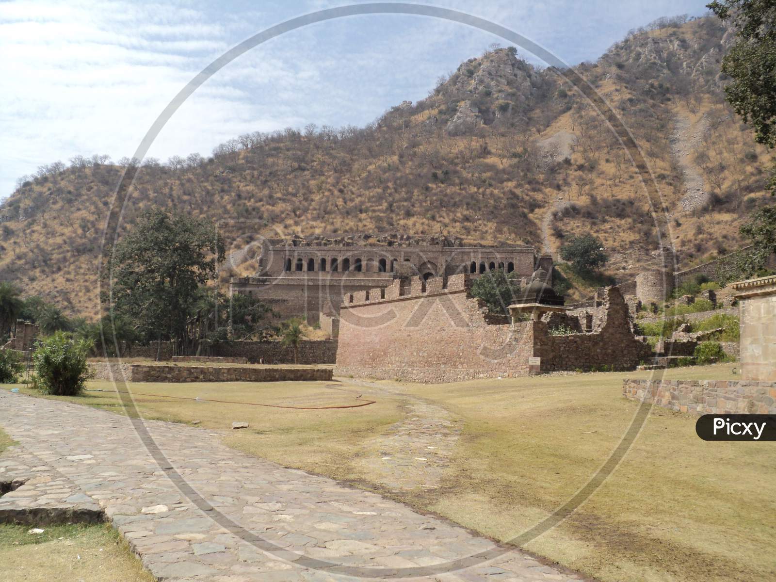 Main building of Bhangarh fort.