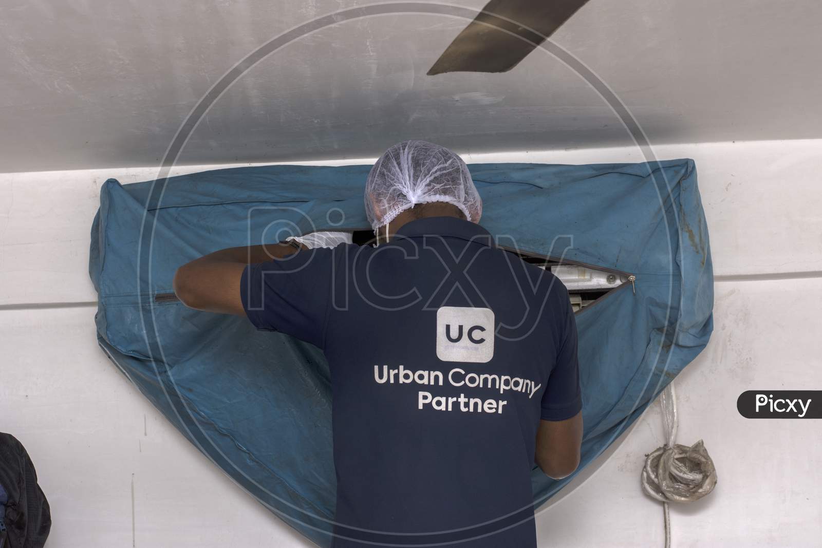 29Th May, 2021, Kolkata, West Bengal India: A Male Service Person From Urban Company Cleaning Air Condition Machine With Jet Spry.