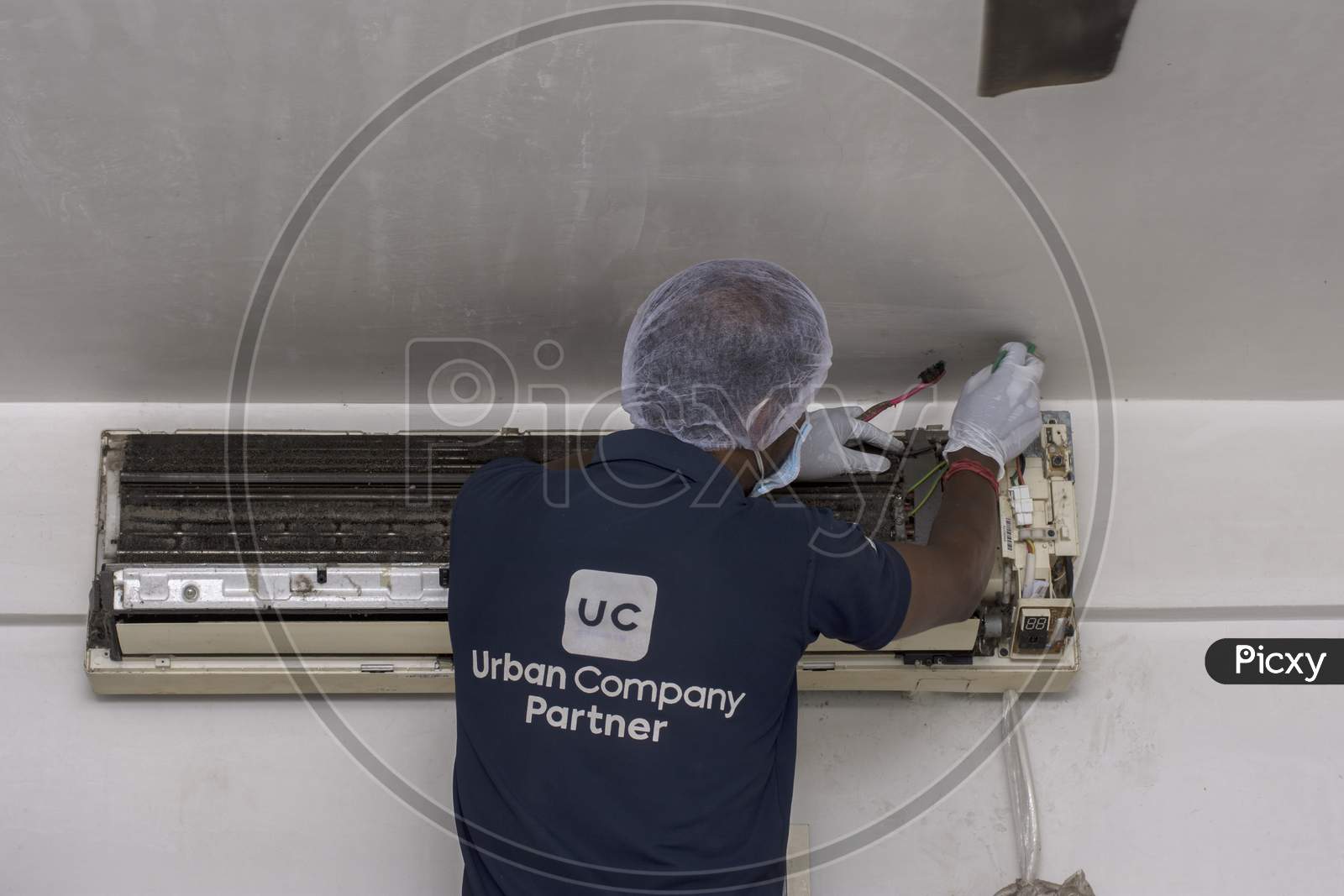 29Th May, 2021, Kolkata, West Bengal India: A Male Service Person From Urban Company Cleaning Air Condition Machine.