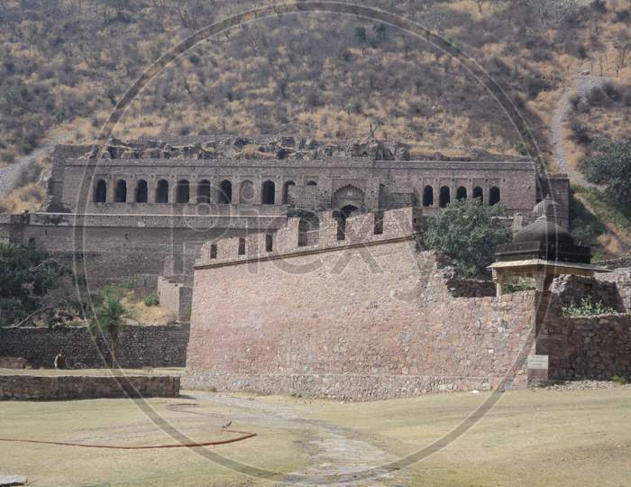 Main building of Bhangarh fort.