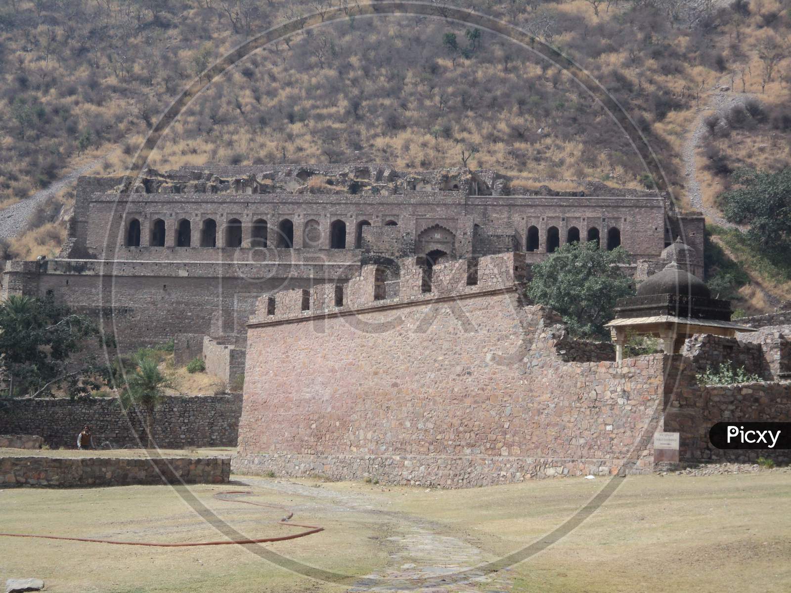 Main building of Bhangarh fort.