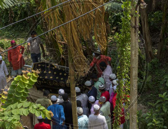 29Th May, 2021, Kolkata, West Bengal India: Islamic Burial Ritual At Kolkata. Final Rituals Of Muslim Community.