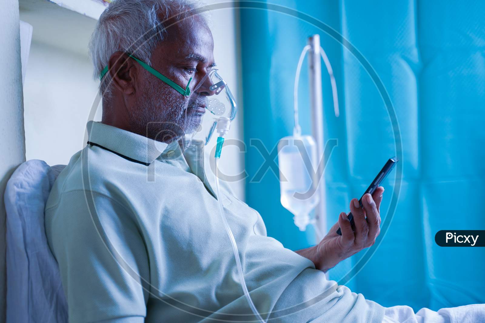Sick Elderly Man With On Ventilator Oxygen Mask Checking Health Status Report On Mobile Phone - Concept Of Shortness On Breath Or Lung Infection Treatment For Covid-19 Coronavirus Infection