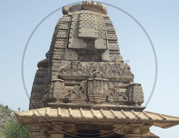 A picture of ancient Saas Bahu temple around 20km from the city of Udaipur.
