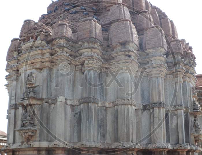 A picture of ancient Saas Bahu temple around 20km from the city of Udaipur.