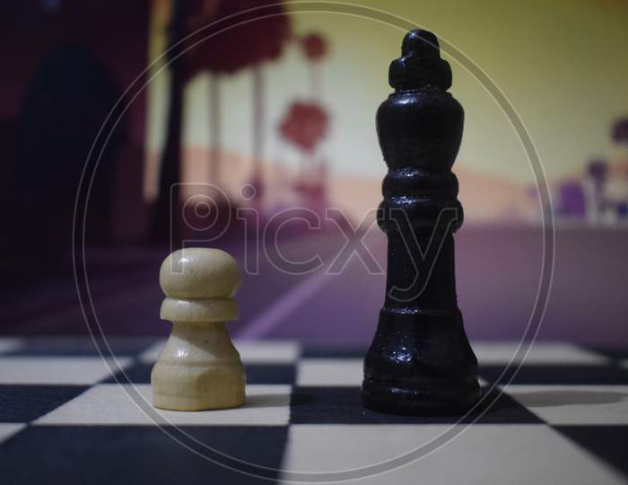 shows a king versus pawn