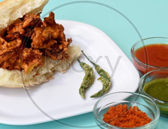 Image of Crispy Kanda Bhaji,Pyaj Pakode,Fried Onion Pakoda,Onion Bhaji