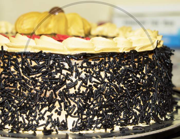 Chocolate Black Design Round Cake