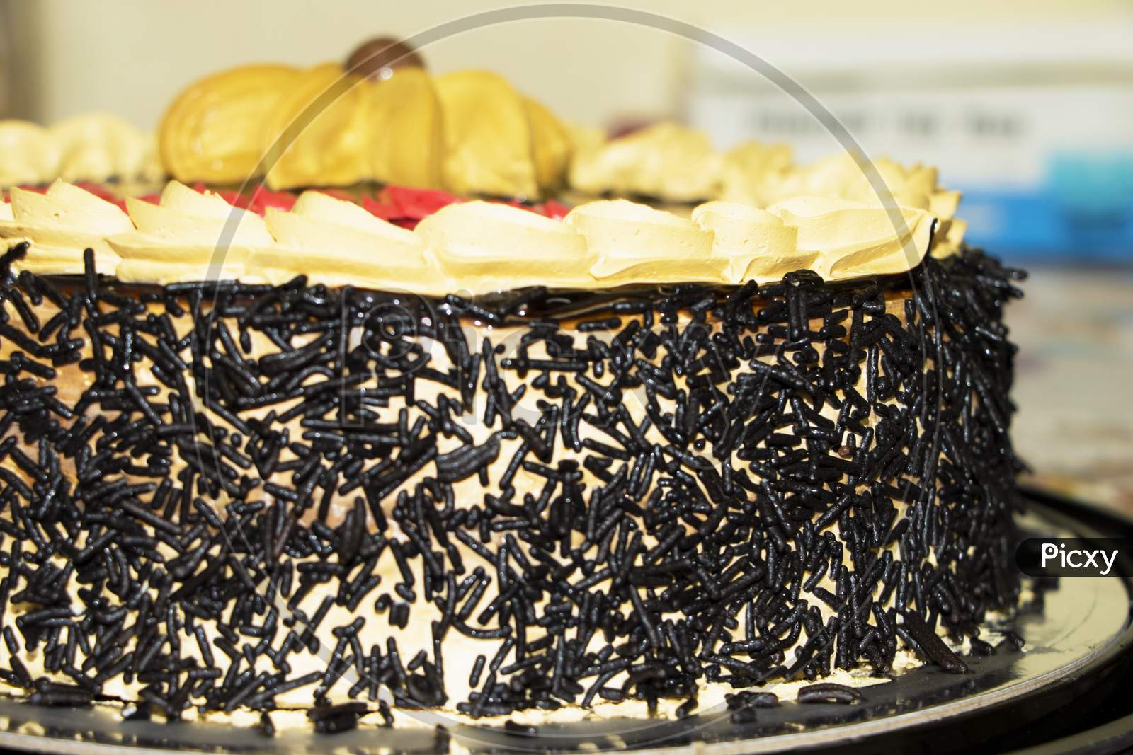 Chocolate Black Design Round Cake